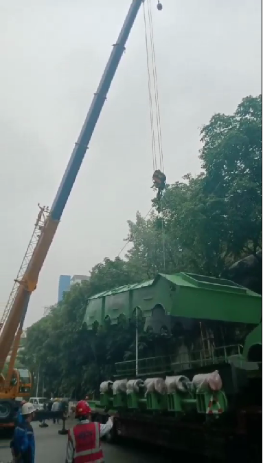 大型3080振動篩到貨客戶現(xiàn)場